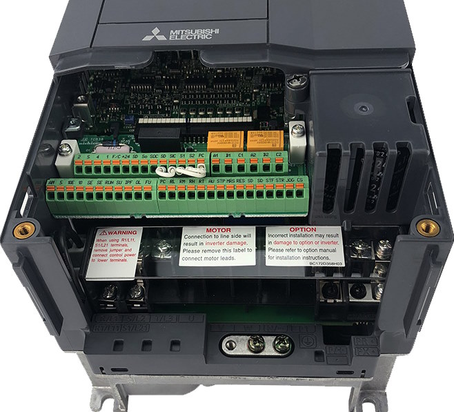 FR-F800 aansluitcompartiment